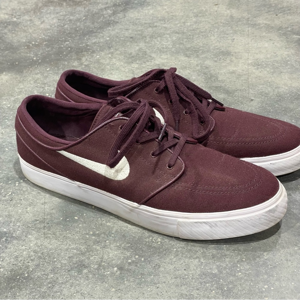 Nike Men's Skateboard Maroon and White Sneakers